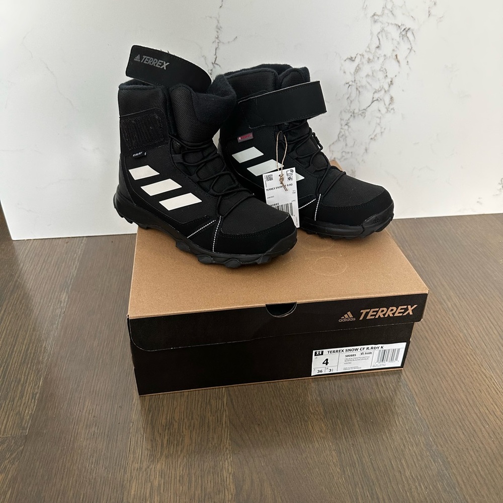 Kids Adidas Terrex Snow hiking boots. Size 4. Perfect condition/brand new!